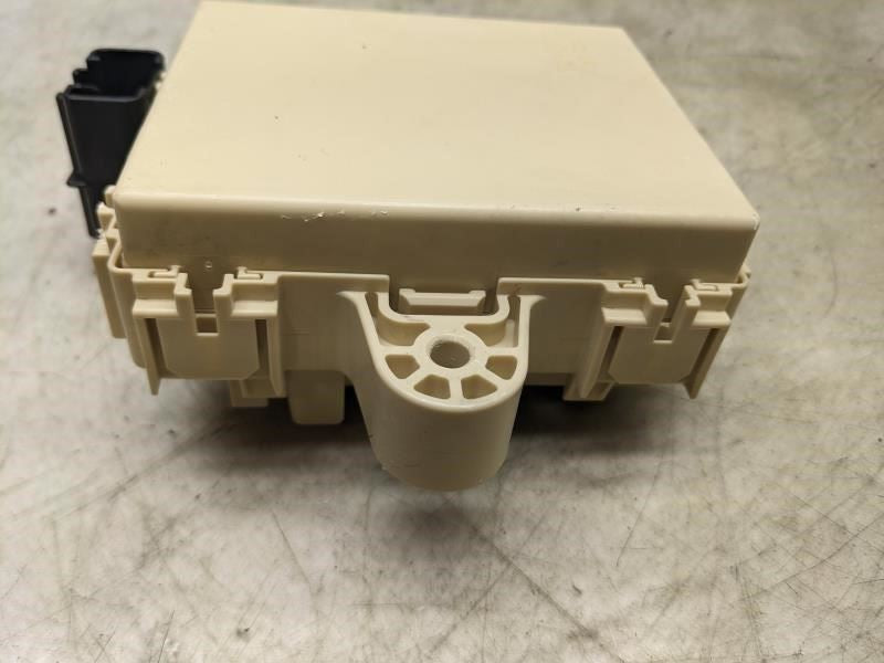 2007-2009 Lexus RX350 3.5L Rear Trunk Fuse Relay Junction Box 82670-48050 OEM - Alshned Auto Parts