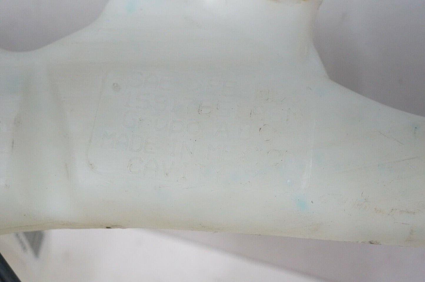 2007-2013 GMC Sierra 1500 Windshield Washer Reservoir Tank 20999339 OEM - Alshned Auto Parts
