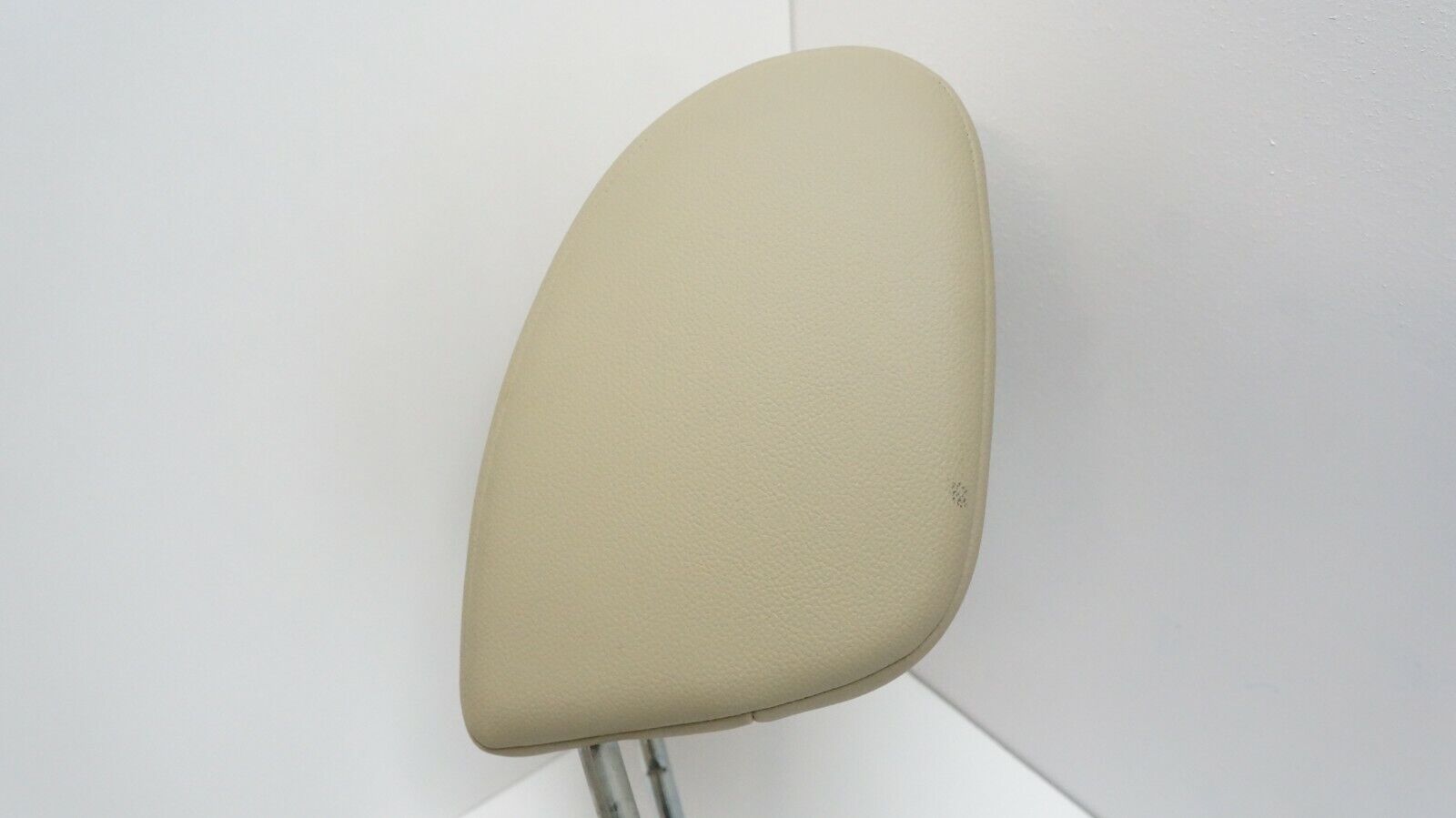08-15 Land Rover LR2 Driver Passenger Front Headrest Beige OEM LR055584 - Alshned Auto Parts