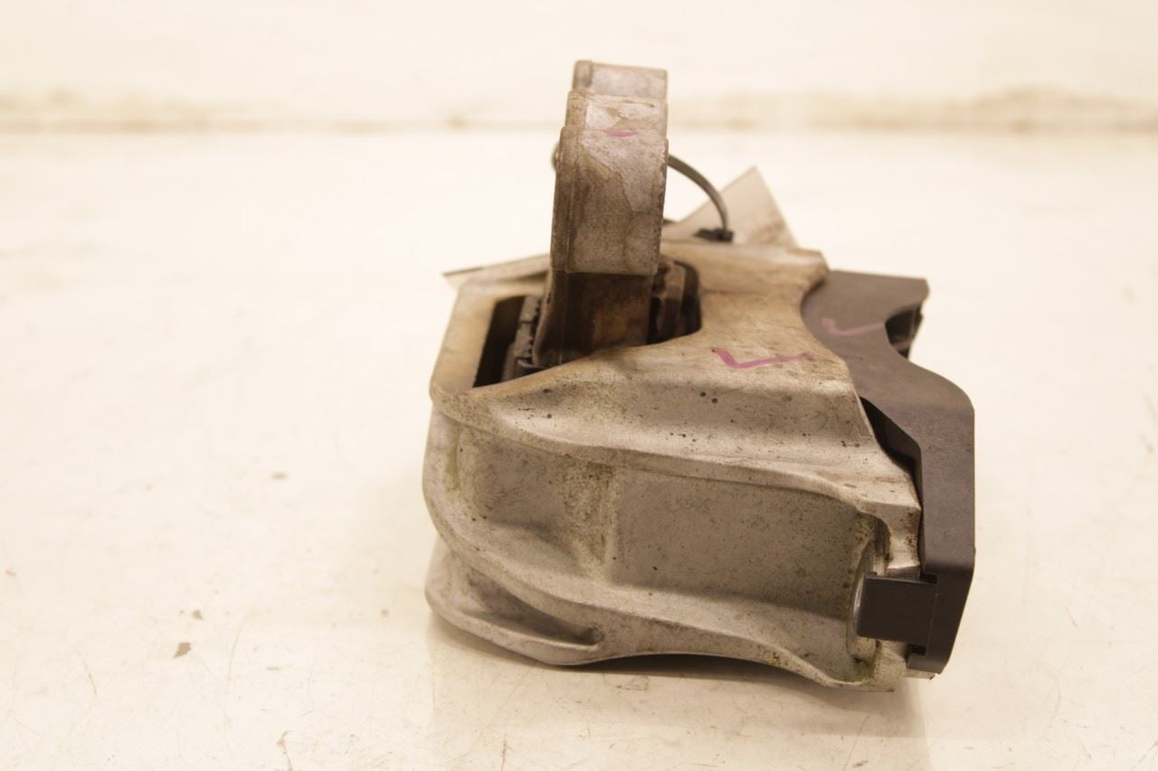 2017-2023 GMC Acadia SLT-1 3.6L AWD Right Side Engine Mount Bracket 84499831 OEM - Alshned Auto Parts