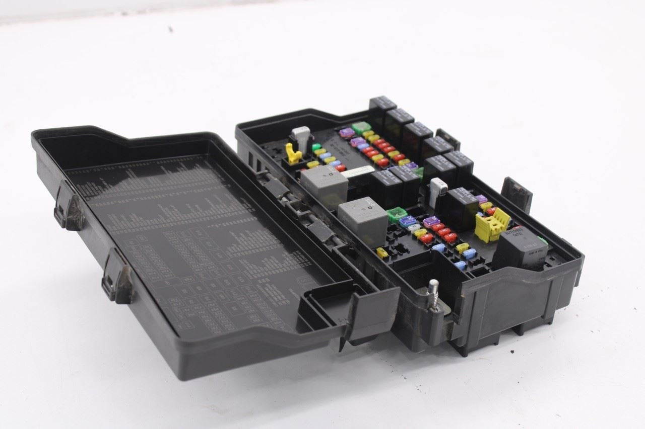 2015 Dodge Durango SXT 3.6L Totally Integrated Power Distribution Fuse Relay Box6
