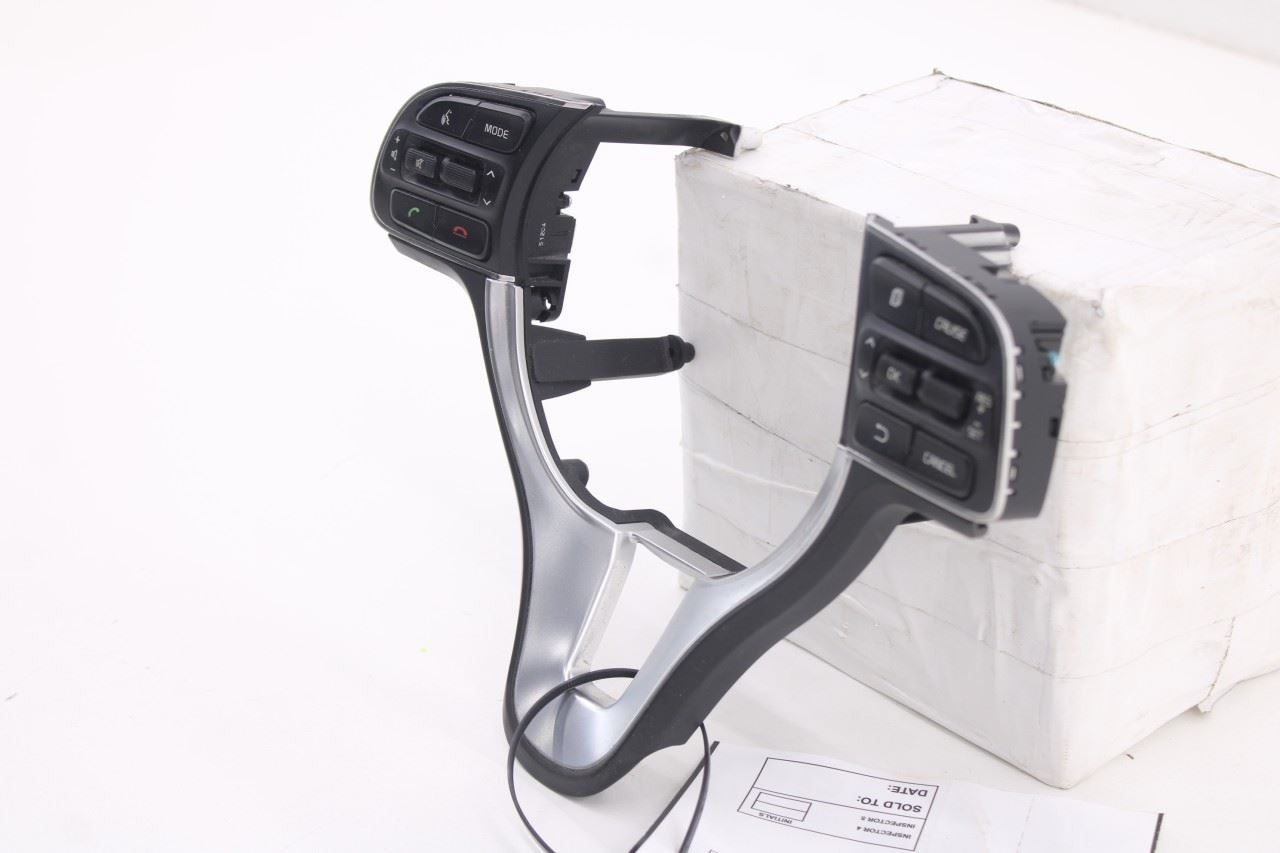16-18 Kia Optima EX 2.4L Steering Wheel Cruise and Audio Control Switch Buttons4