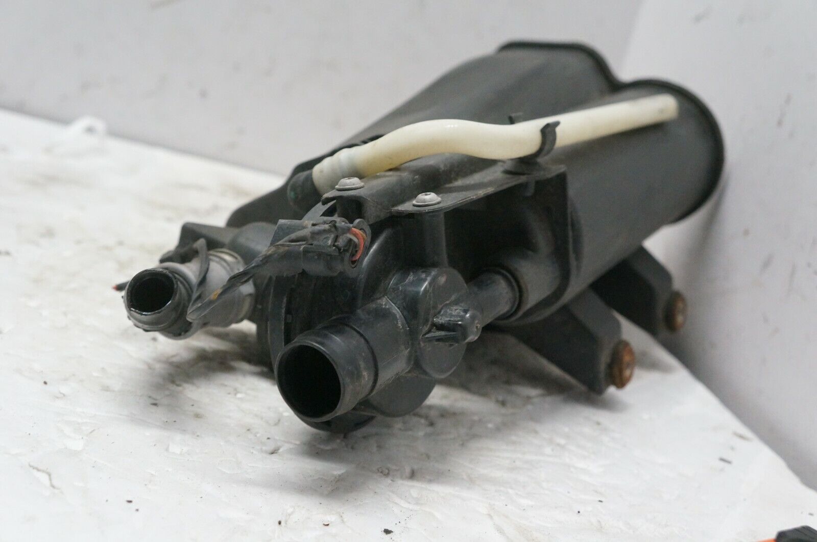 12-16 BMW 328i Fuel Vapor Evaporator Emission EVAP Canister 7297330-02 OEM - Alshned Auto Parts