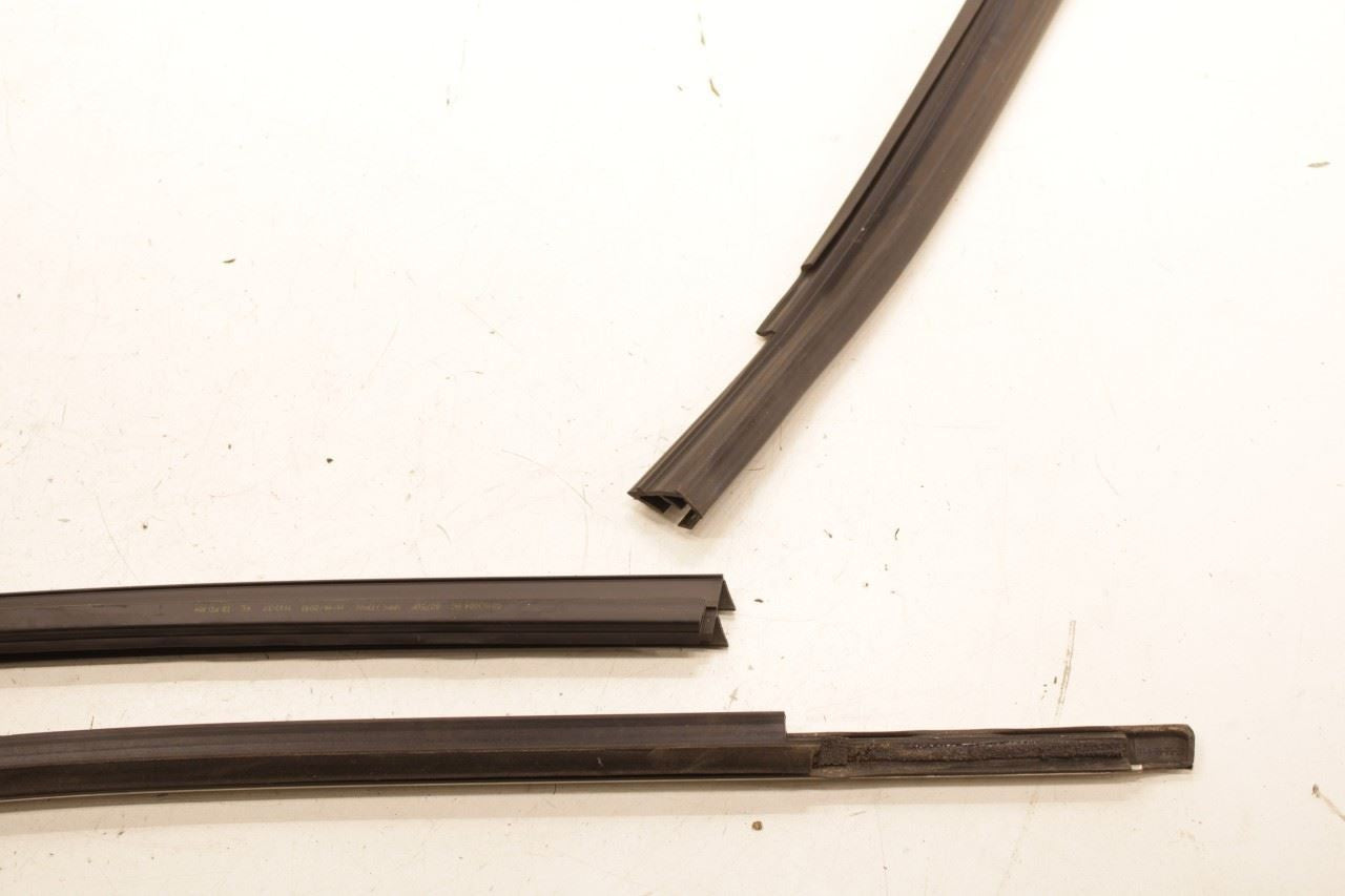 14-22 Jeep Cherokee Latitude Front Right Door Run Channel w/ Belt Weatherstrips - Alshned Auto Parts