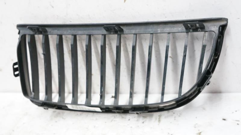 2008 BMW 335i Upper Front Right Passenger Radiator Grille 51-13-7-120-010 OEM - Alshned Auto Parts