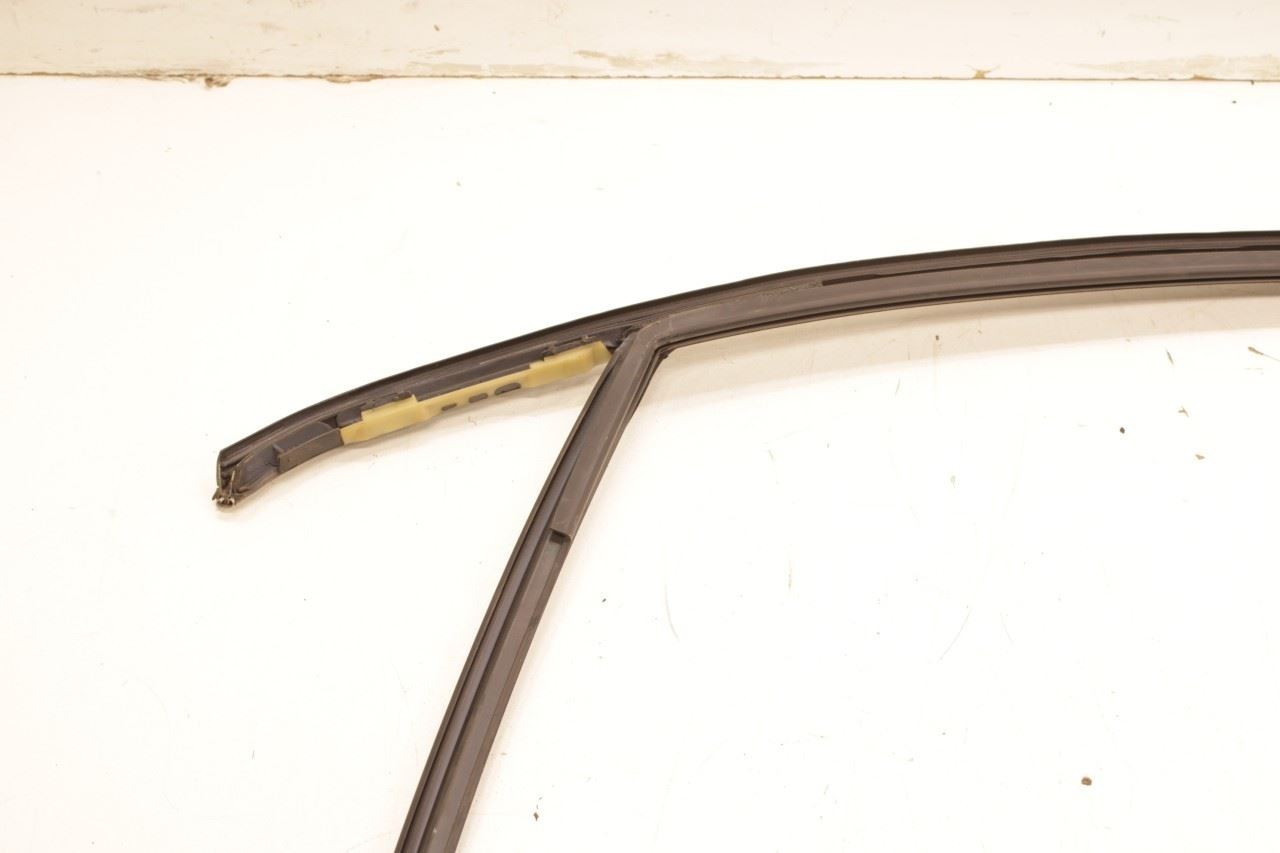 14-22 Jeep Cherokee Latitude Front Right Door Run Channel w/ Belt Weatherstrips - Alshned Auto Parts