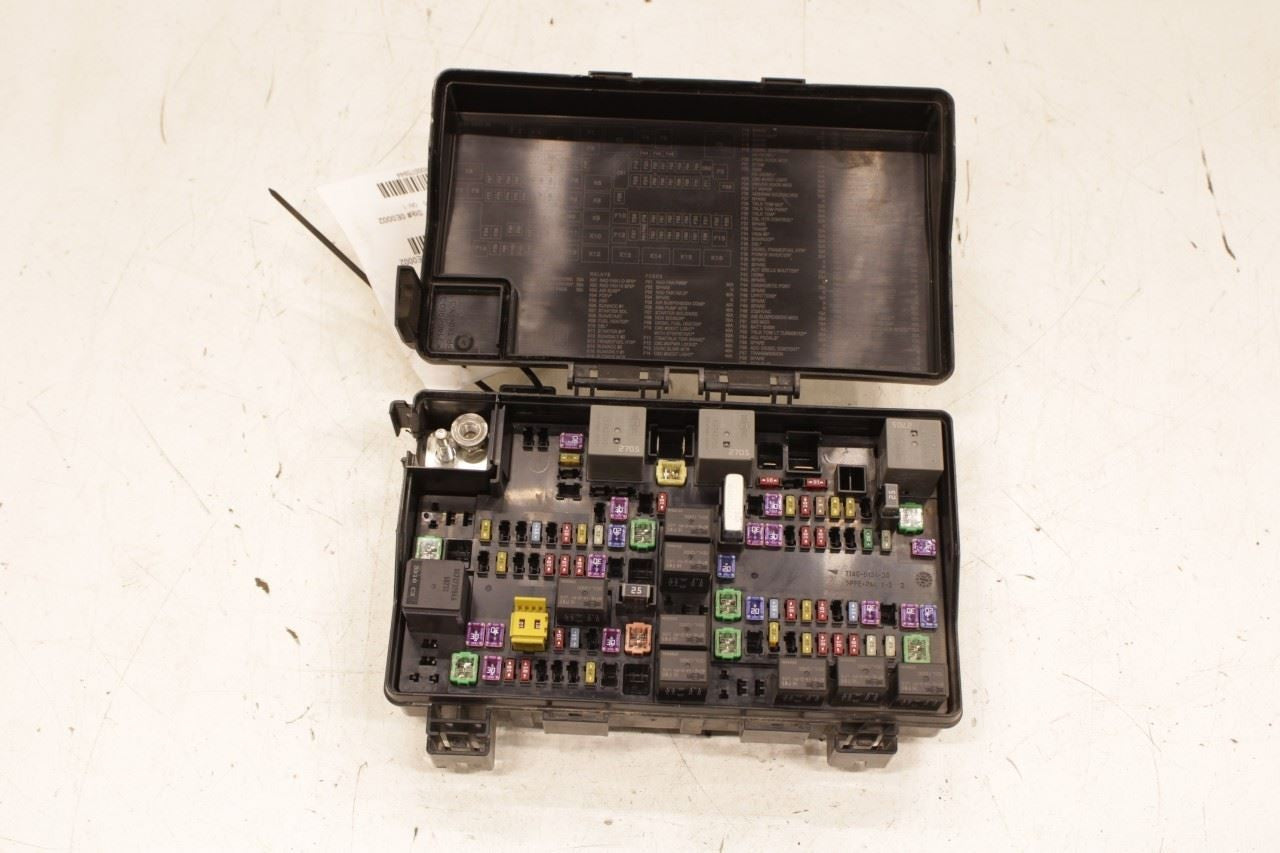 15-18 Ram 2500 Tradesman 6.4L 2WD Intelligent Power Distribution Center Fuse Box - Alshned Auto Parts