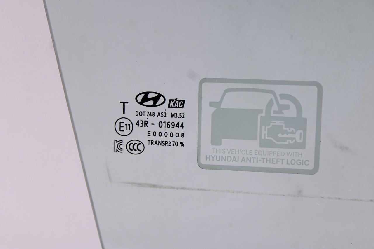 2019-2021 Hyundai Veloster Front Right Door Window Movable Glass 82420-J3000 OEM5