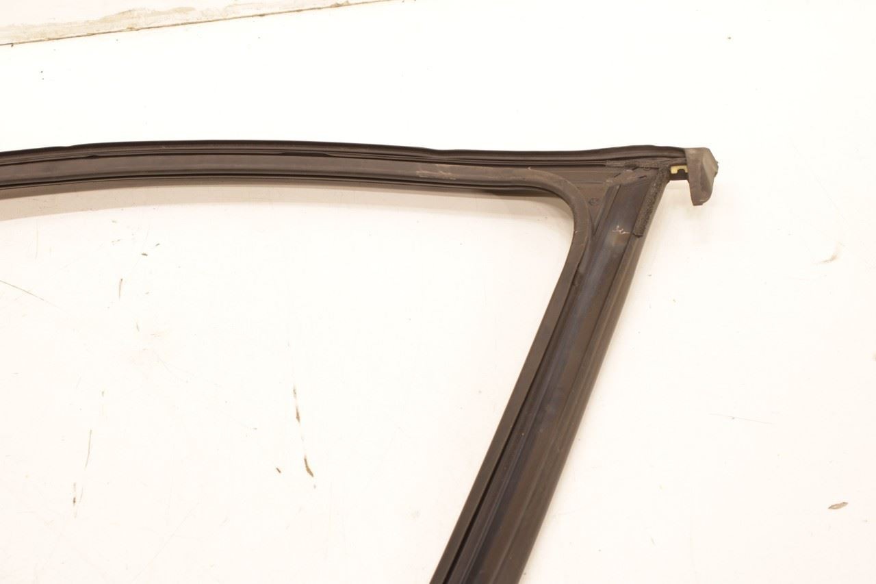 14-22 Jeep Cherokee Latitude Front Right Door Run Channel w/ Belt Weatherstrips - Alshned Auto Parts