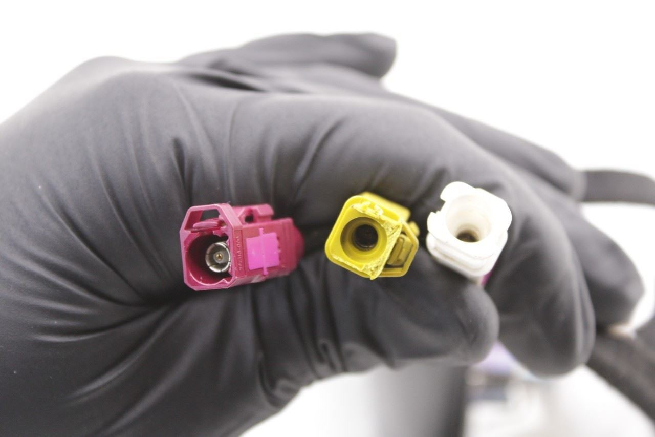 2016-2018 Jeep Cherokee Limited Rear Roof Mounted Antenna 05091874AA OEM - Alshned Auto Parts