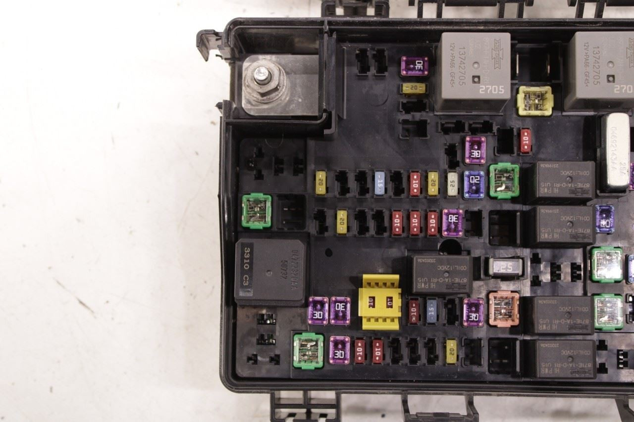 15-18 Ram 2500 Tradesman 6.4L 2WD Intelligent Power Distribution Center Fuse Box - Alshned Auto Parts