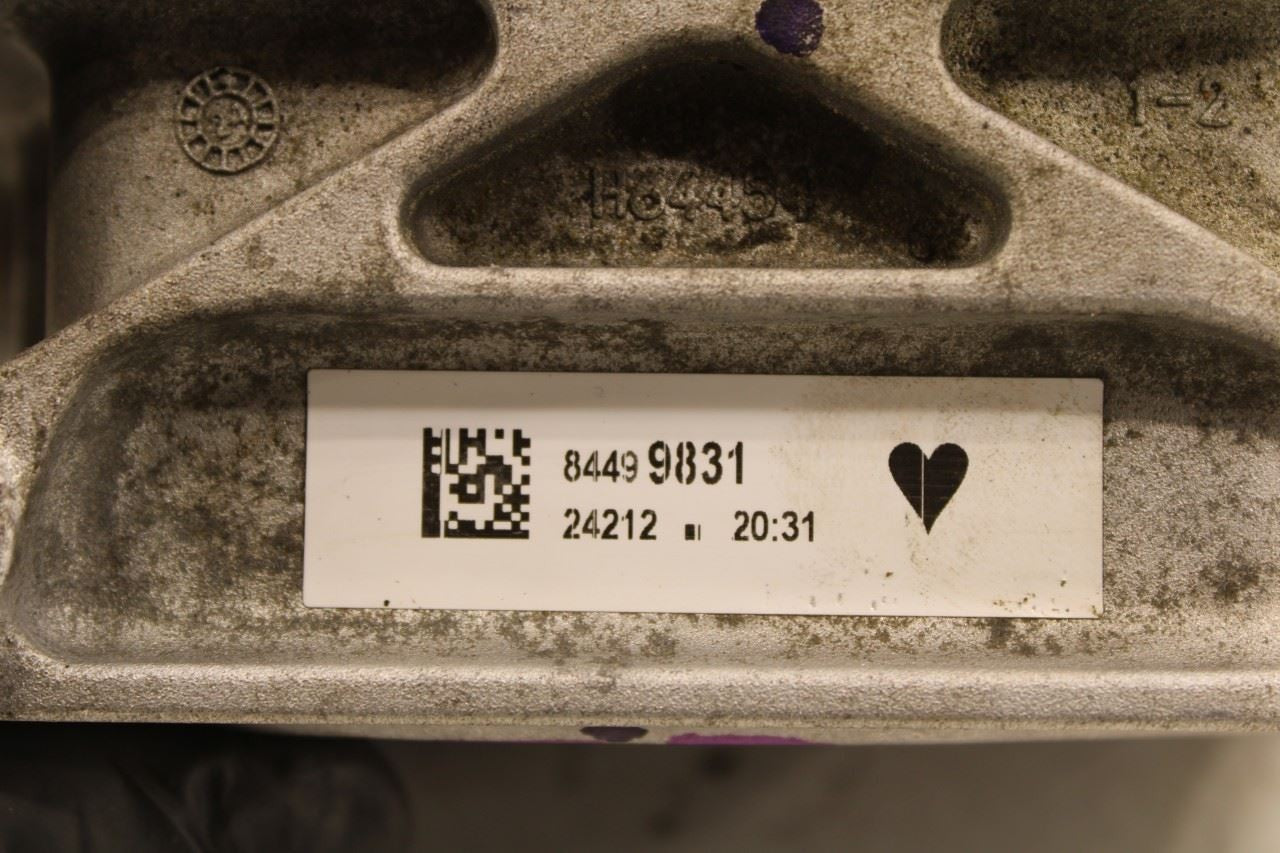 2017-2023 GMC Acadia SLT-1 3.6L AWD Right Side Engine Mount Bracket 84499831 OEM - Alshned Auto Parts