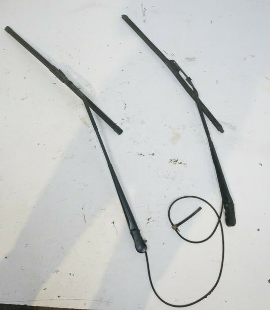 2005 International 4300 Left/Driver Right/Passenger Wiper Arms  5870846 - Alshned Auto Parts