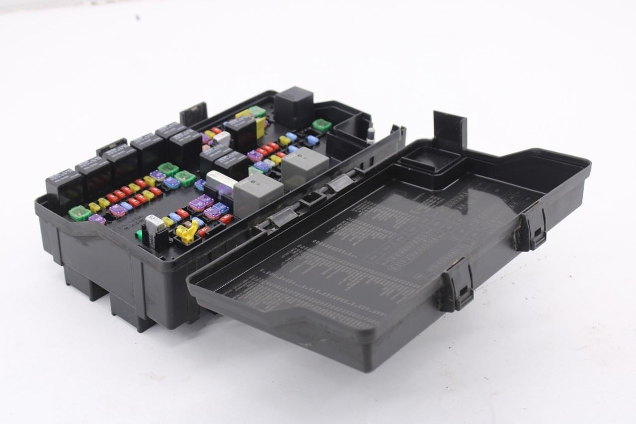 2015 Dodge Durango SXT 3.6L Totally Integrated Power Distribution Fuse Relay Box5