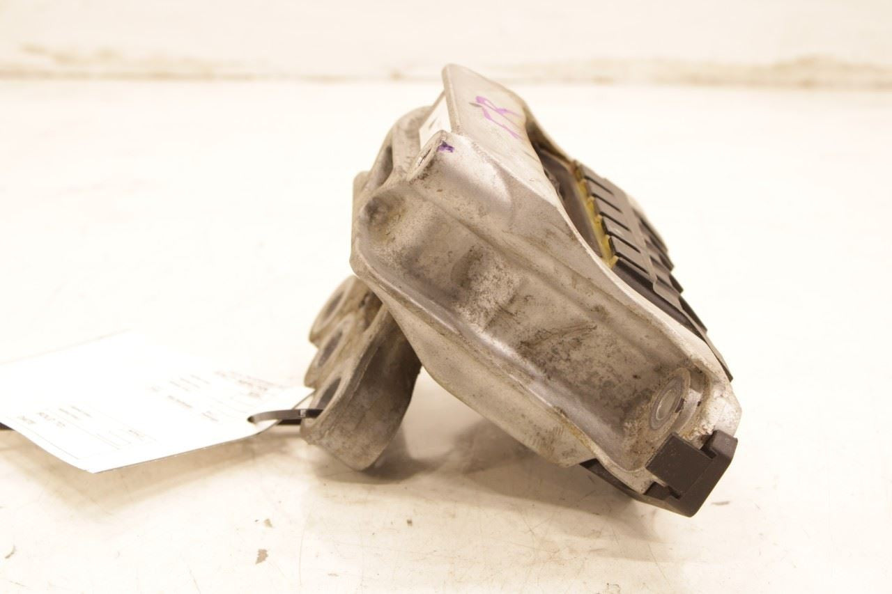 2017-2023 GMC Acadia SLT-1 3.6L AWD Right Side Engine Mount Bracket 84499831 OEM - Alshned Auto Parts