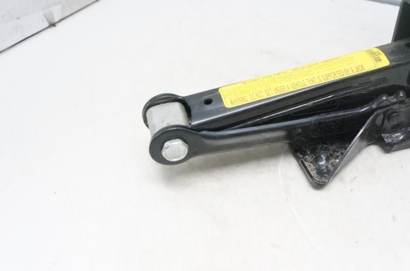 2016 Kia Sportage Lift Jack 091102S100 OEM - Alshned Auto Parts