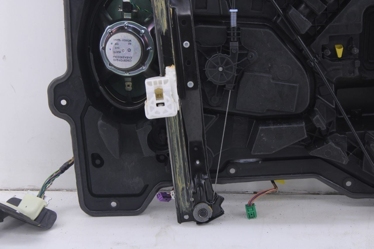 2008-20 Dodge Grand Caravan SXT FR RH Door Window Regulator w/ Carrier and Motor14