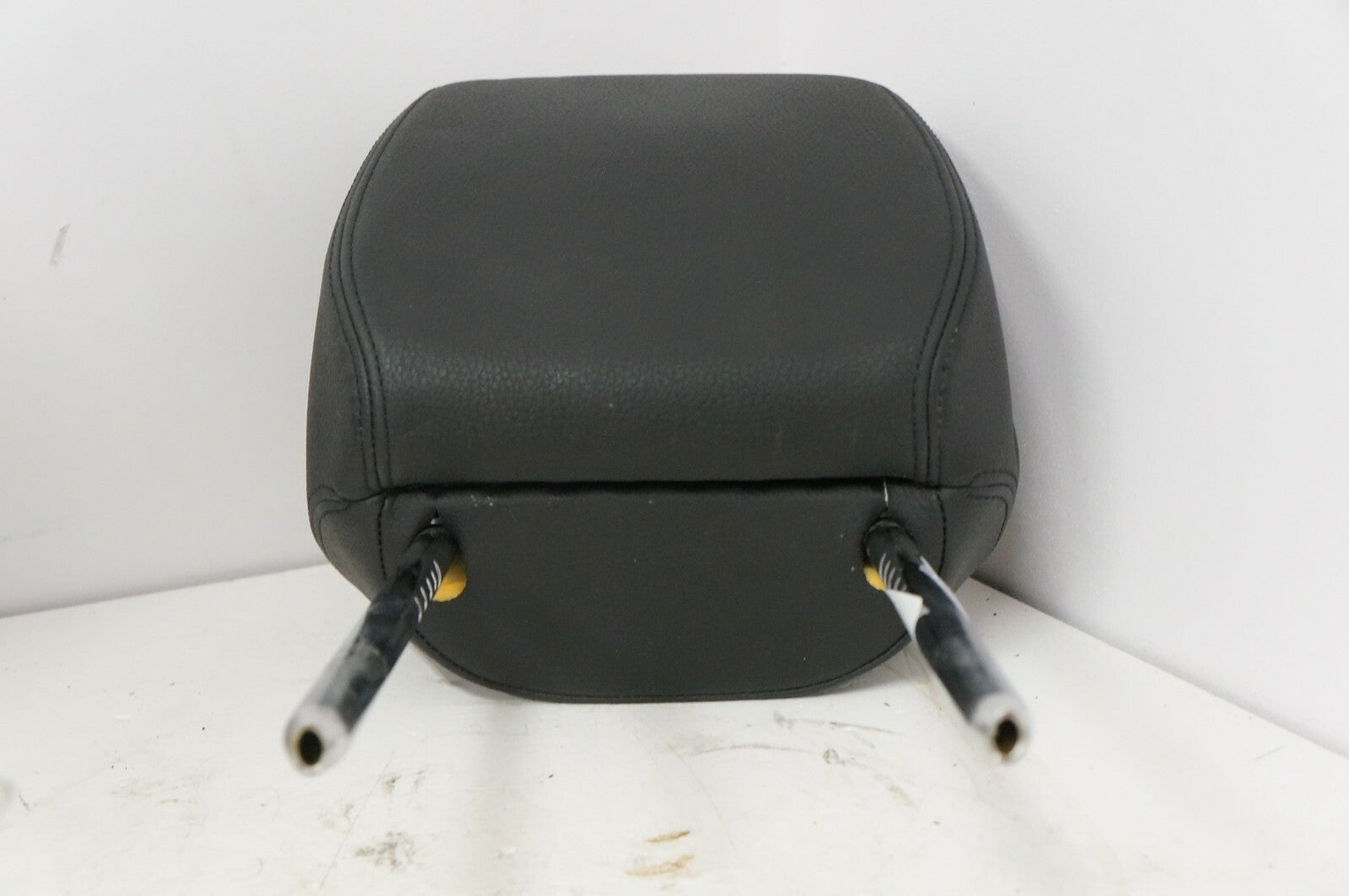 2007-2013 BMW 328i Front Left Right Seat Headrest Black 52-10-7-362-617 OEM - Alshned Auto Parts