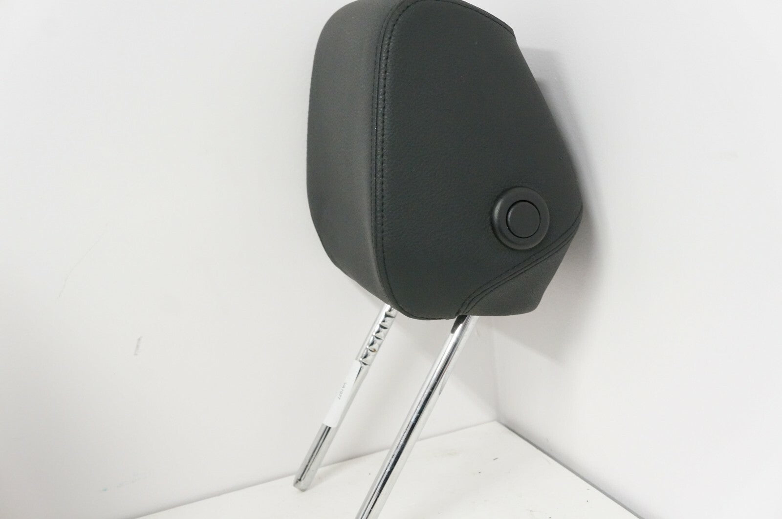 13-18 BMW 320i Front Left Right Seat Head Rest Black Leather 52-10-7-362-609 OEM - Alshned Auto Parts