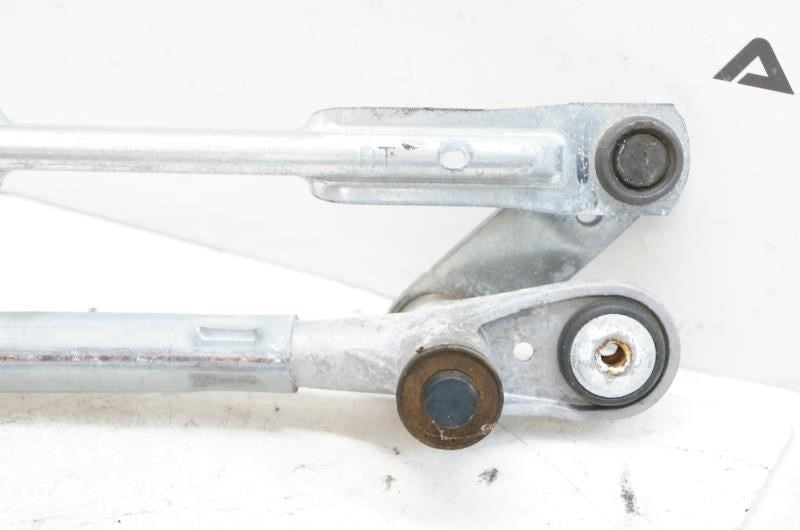 2008-2011 Chrysler Town and Country 3.8L Front Windshield Wiper Linkage w/ Motor4