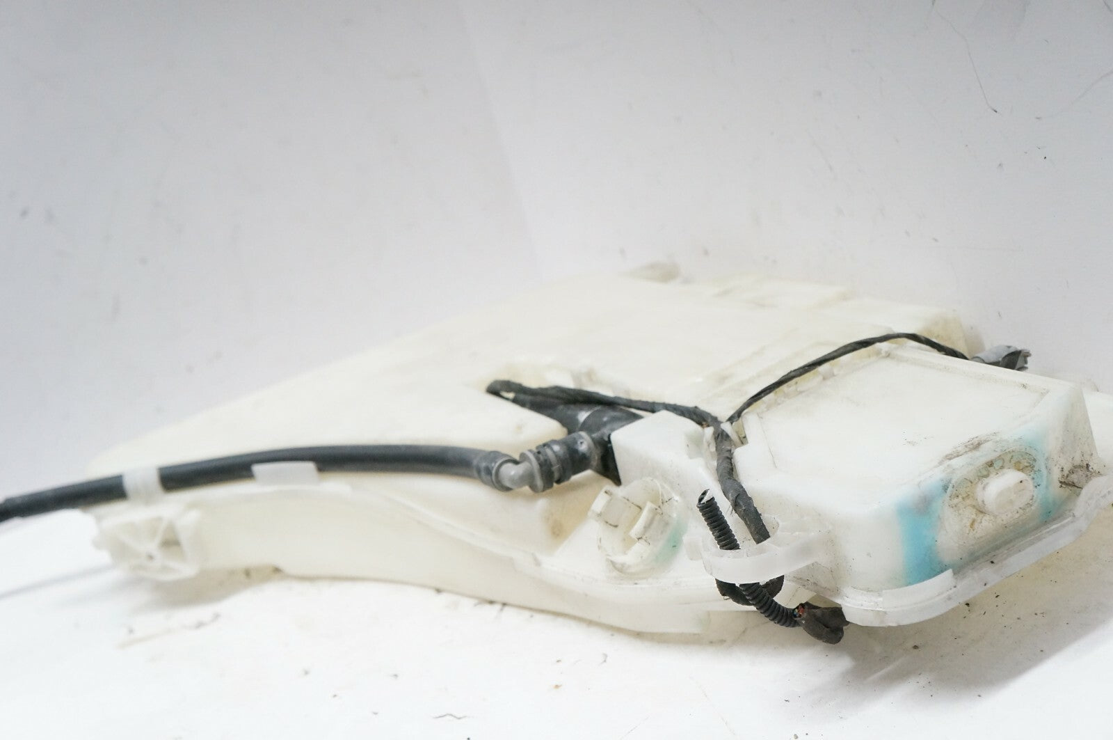 2010-2016 BMW 535I Windshield Washer Reservoir 132640-11 OEM VA3945 - Alshned Auto Parts