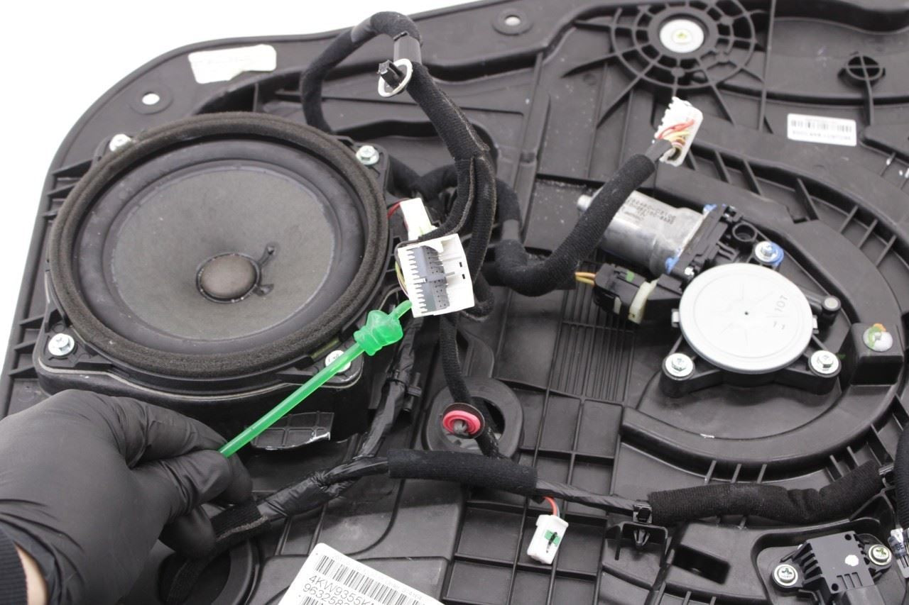 15-20 Kia Sorento EX Front Right Side Door Window Regulator w/ Carrier and Motor - Alshned Auto Parts