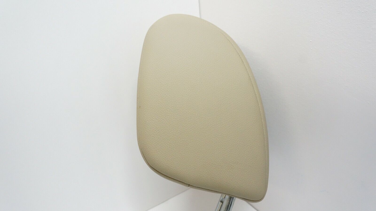 08-15 Land Rover LR2 Driver Passenger Front Headrest Beige OEM LR055584 - Alshned Auto Parts