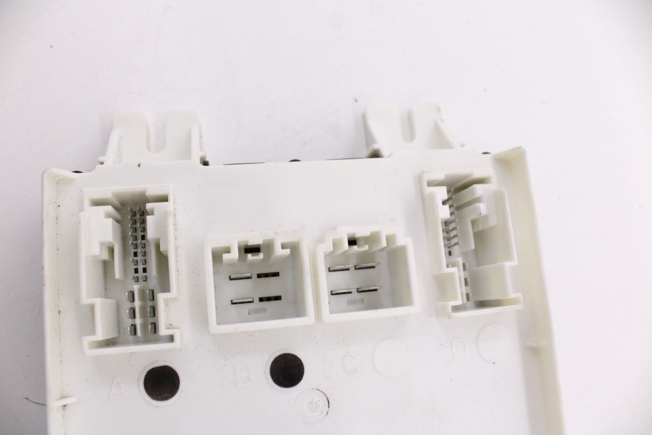 2014 Jeep Grand Cherokee Limited Body Computer Control Module BCM BCU 68210531AA7