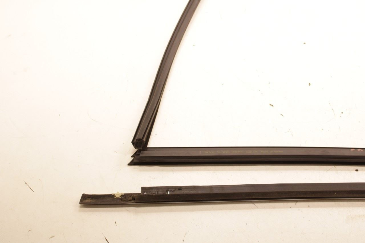 14-22 Jeep Cherokee Latitude Front Right Door Run Channel w/ Belt Weatherstrips - Alshned Auto Parts