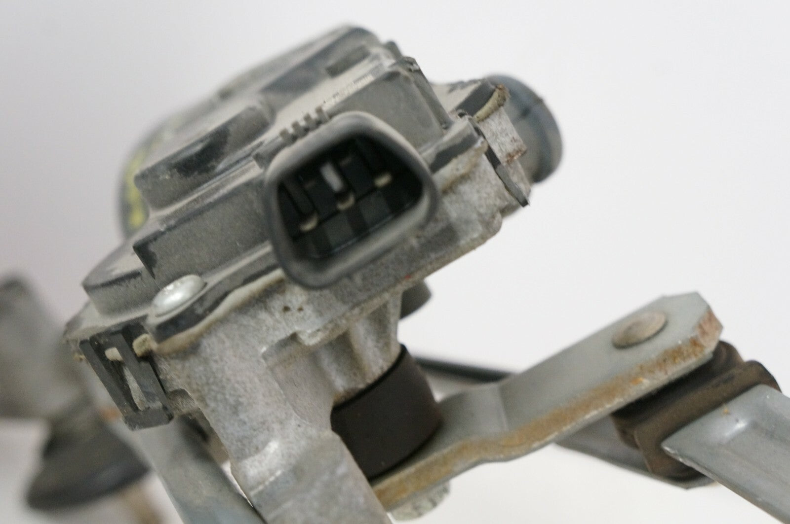 2011-2014 Hyundai Sonata Windshield Wiper with Motor 981101U000 OEM - Alshned Auto Parts