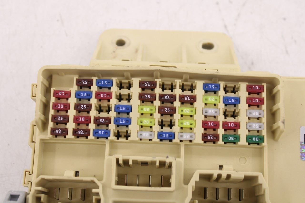 20-22 Hyundai Palisade Limited Cabin Instrument Panel Fuse Relay Junction Block - Alshned Auto Parts