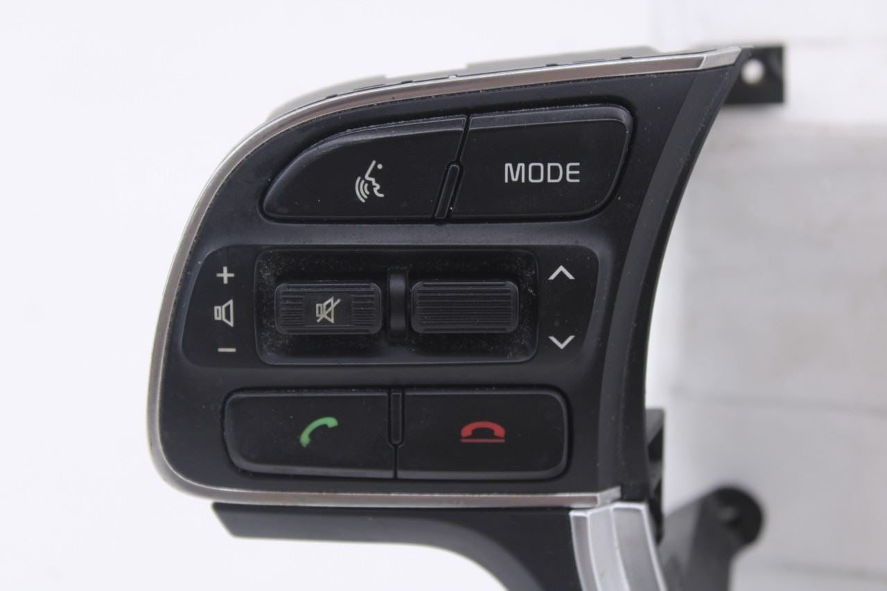 16-18 Kia Optima EX 2.4L Steering Wheel Cruise and Audio Control Switch Buttons2