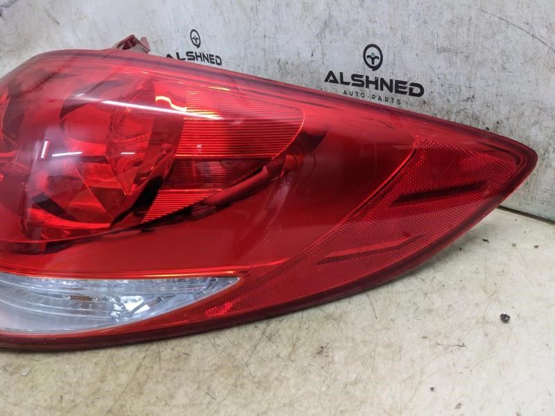 2011-2017 Hyundai Veloster RR RH Passenger Side Tail Light Lamp 92402-2V000 OEM - Alshned Auto Parts