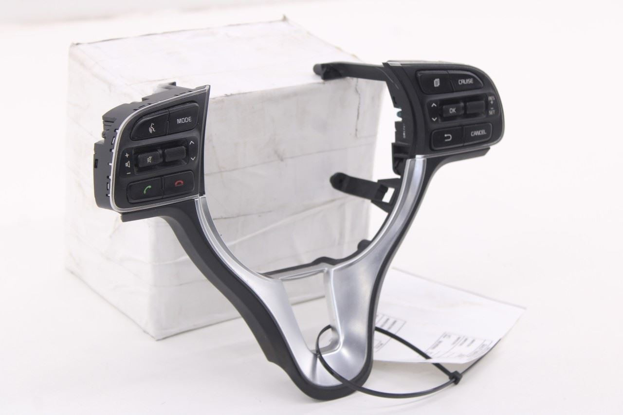 16-18 Kia Optima EX 2.4L Steering Wheel Cruise and Audio Control Switch Buttons5