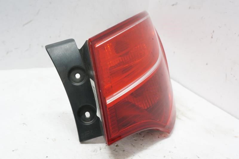 2013-2016 Hyundai Santa Fe Passenger Right Rear Tail Light 92402-4Z0 OEM - Alshned Auto Parts