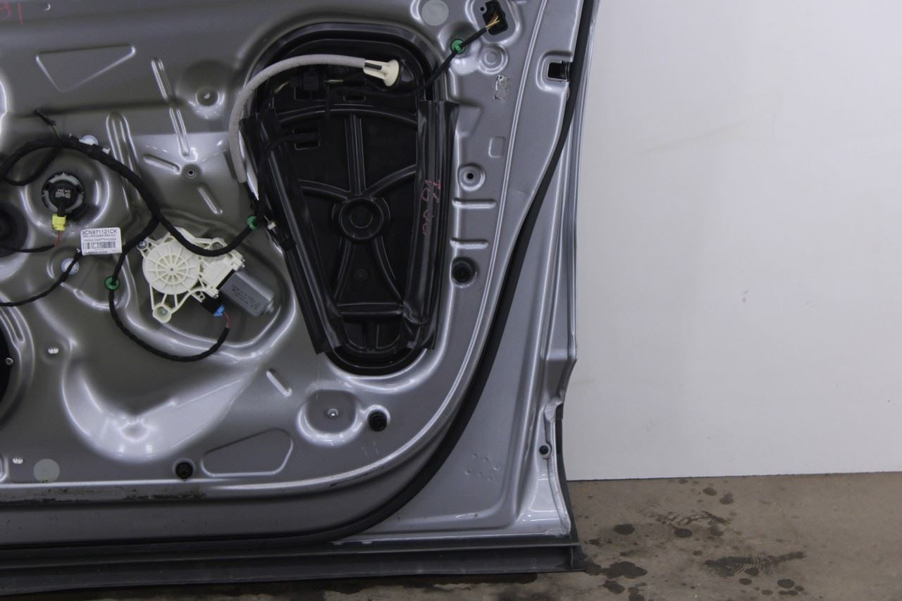 22-25 Volkswagen Atlas SE Front Right Door Shell Panel w/ Glass 3CN831056N *ReaD - Alshned Auto Parts
