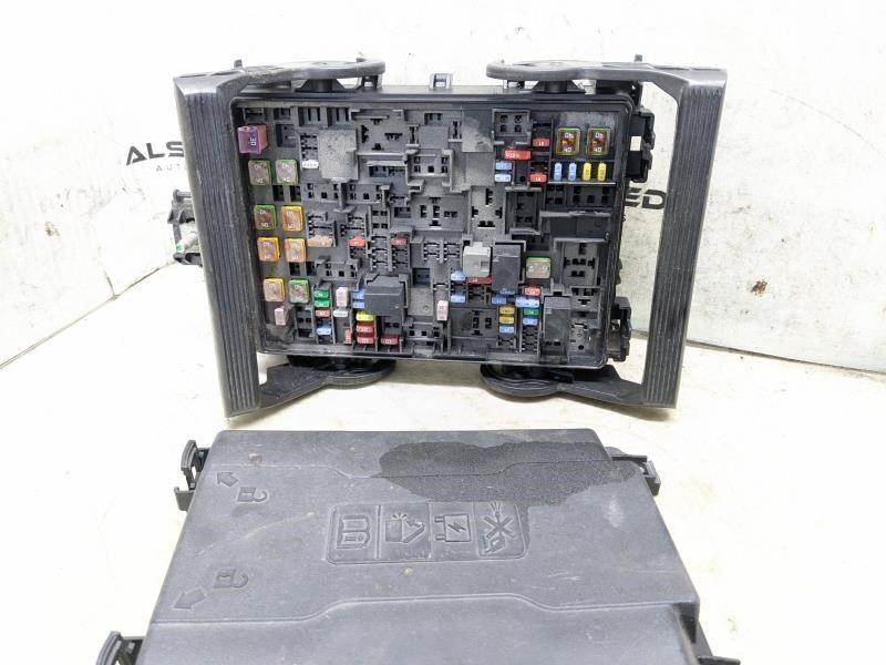 2015-2020 Chevrolet Suburban 1500 Engine Fuse Relay Junction Box 22773484 OEM - Alshned Auto Parts