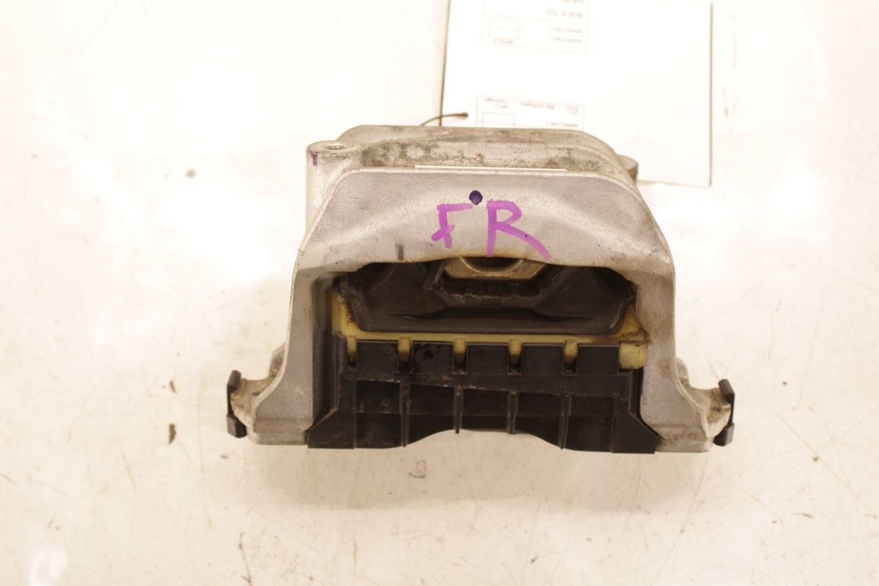 2017-2023 GMC Acadia SLT-1 3.6L AWD Right Side Engine Mount Bracket 84499831 OEM - Alshned Auto Parts