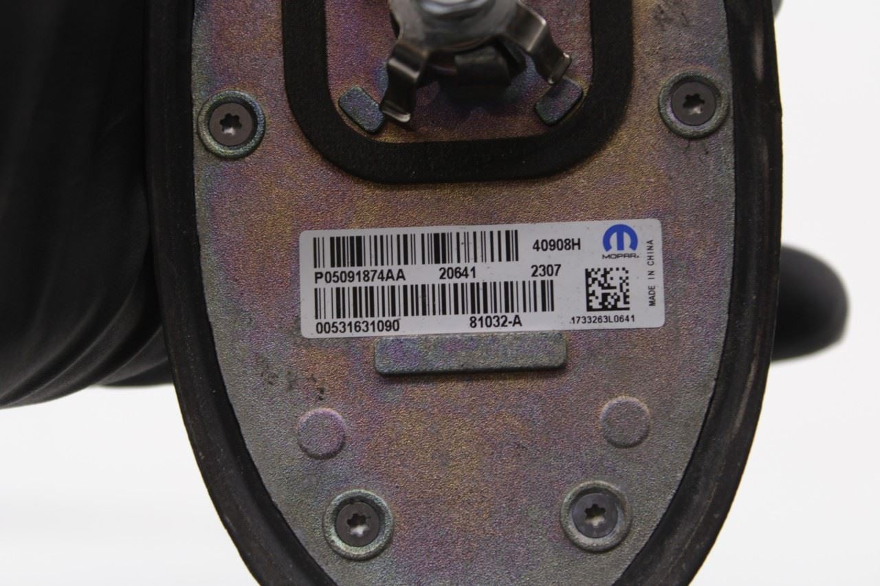 2016-2018 Jeep Cherokee Limited Rear Roof Mounted Antenna 05091874AA OEM - Alshned Auto Parts