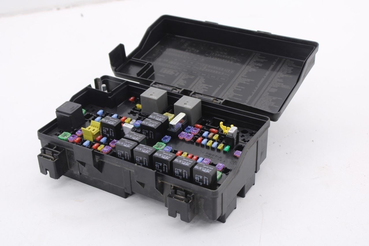 2015 Dodge Durango SXT 3.6L Totally Integrated Power Distribution Fuse Relay Box4