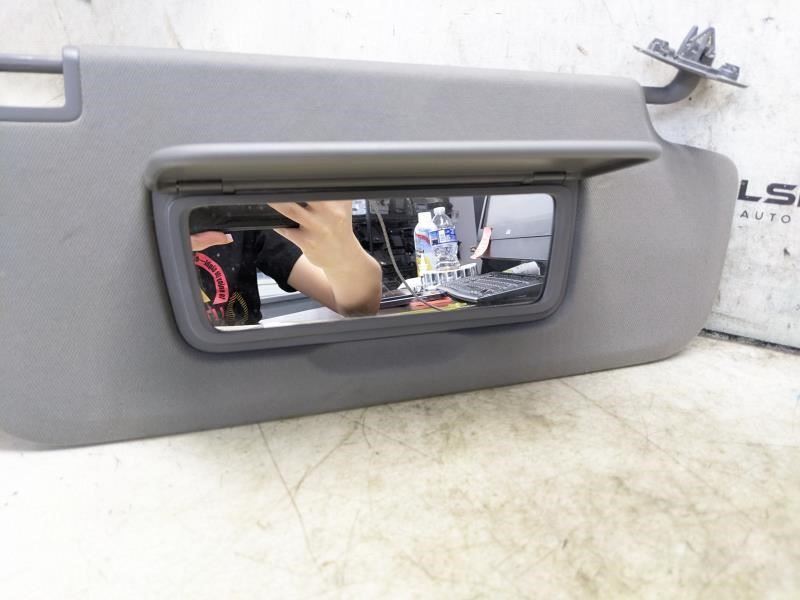 2019-23 Chevrolet Silverado 1500 Right Passenger Sun Visor w Mirror 84316876 OEM