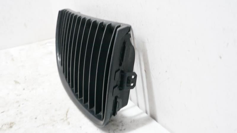 2008 BMW 335i Upper Front Right Passenger Radiator Grille 51-13-7-120-010 OEM - Alshned Auto Parts