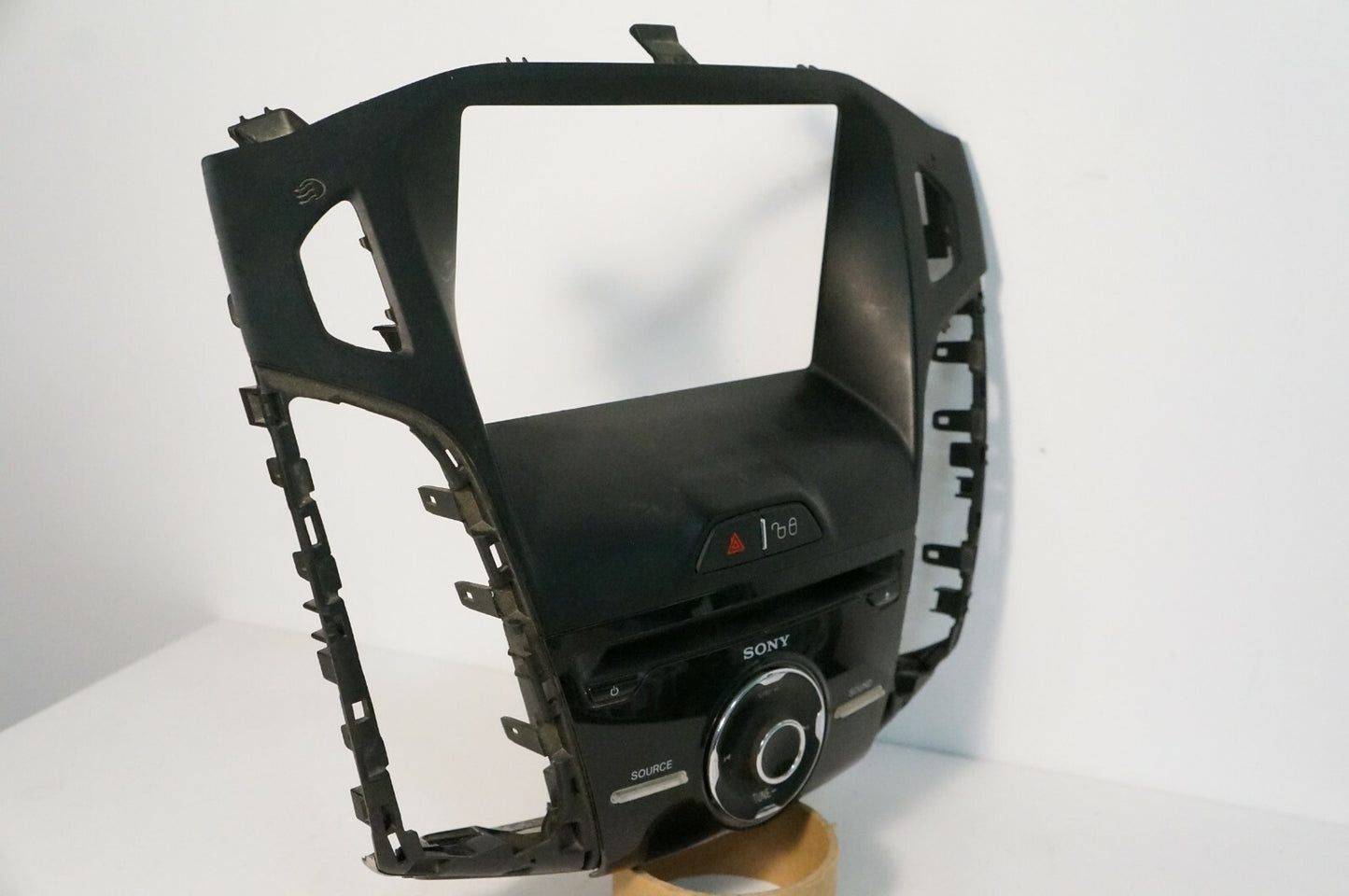 12-14 FORD FOCUS DASH RADIO DISPLAY BEZEL TRIM W/ CENTER AIR VENT OEM - Alshned Auto Parts