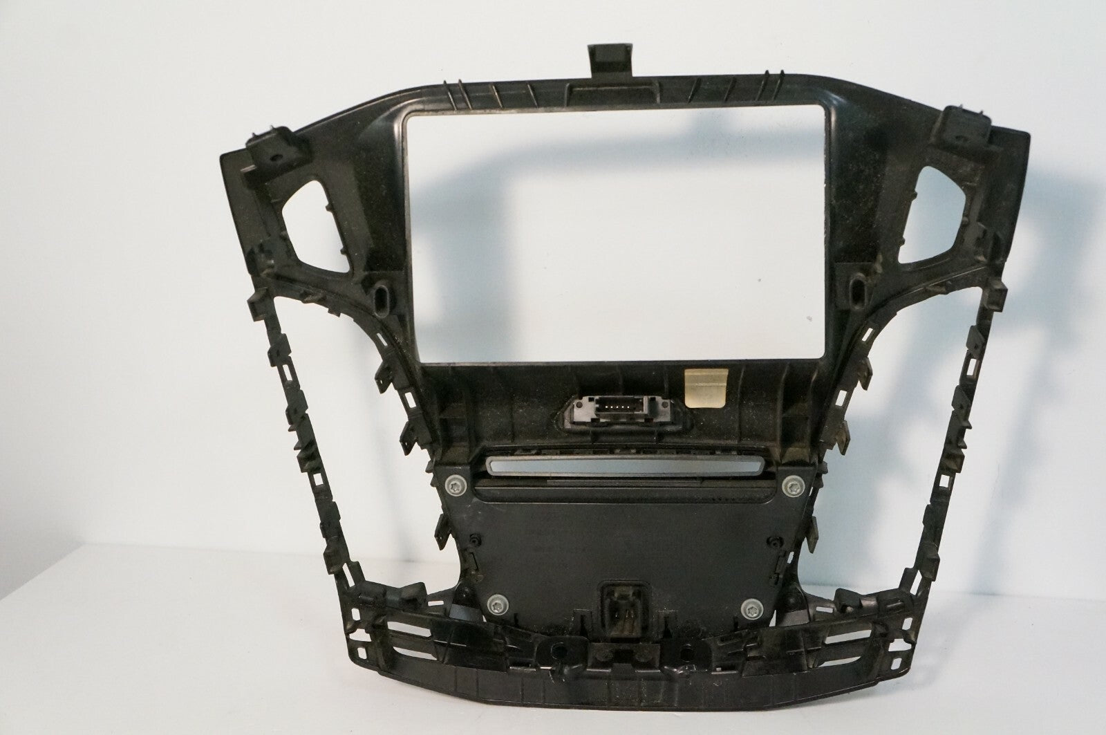 12-14 FORD FOCUS DASH RADIO DISPLAY BEZEL TRIM W/ CENTER AIR VENT OEM - Alshned Auto Parts
