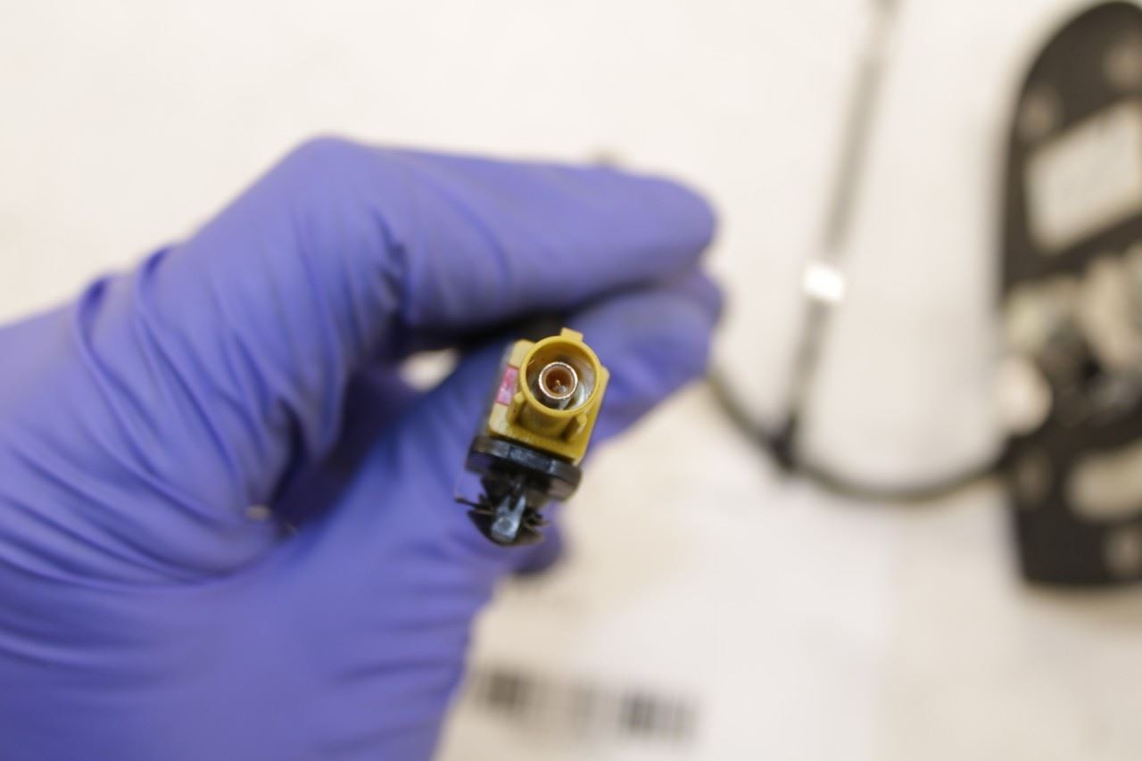 20142016 Maserati Ghibli S Q4 Roof Exterior Shark Fin Antenna 670026014 OEM - Alshned Auto Parts