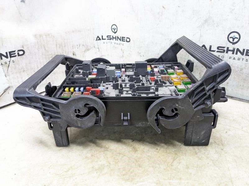 2015-2020 Chevrolet Suburban 1500 Engine Fuse Relay Junction Box 22773484 OEM - Alshned Auto Parts