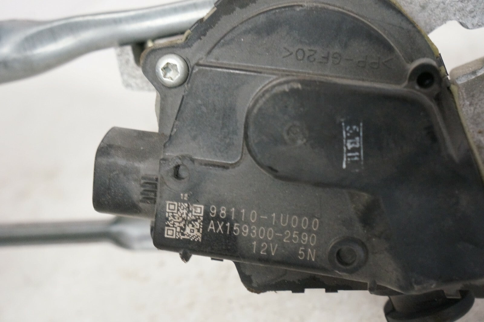 2011-2014 Hyundai Sonata Windshield Wiper with Motor 981101U000 OEM - Alshned Auto Parts