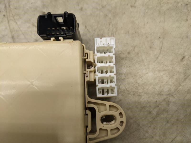 2007-2009 Lexus RX350 3.5L Rear Trunk Fuse Relay Junction Box 82670-48050 OEM - Alshned Auto Parts
