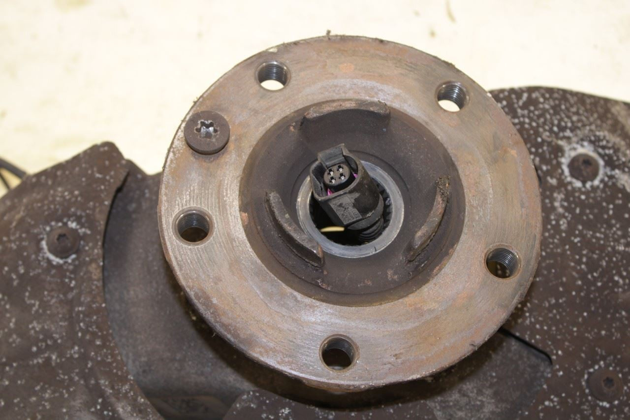 201118 Porsche Cayenne Platinum Front Right Passenger Side Spindle Knuckle Hub - Alshned Auto Parts