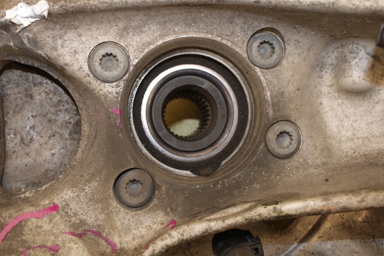201118 Porsche Cayenne Platinum Front Right Passenger Side Spindle Knuckle Hub - Alshned Auto Parts